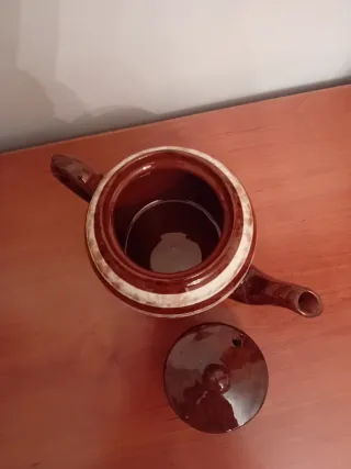 Tetera o cafetera de cerámica