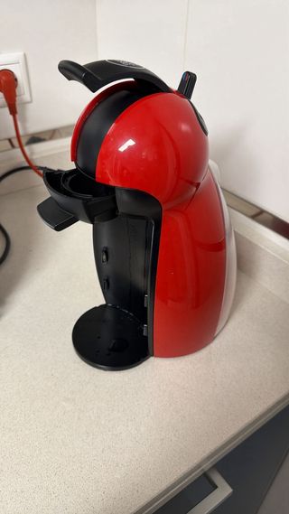 Cafetera Dolce Gusto Nescafé Roja