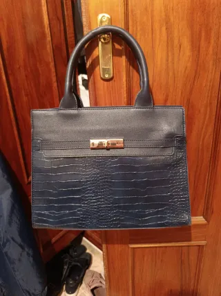 Bolso azul marino efecto piel cocodrilo