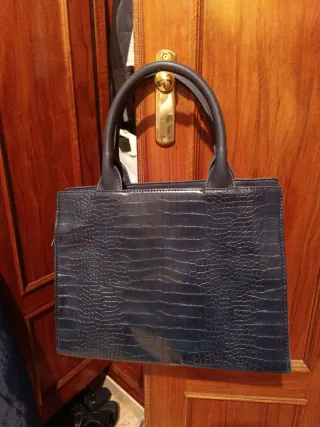 Bolso azul marino efecto piel cocodrilo