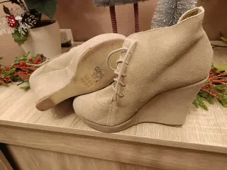 Botines beige con cordones