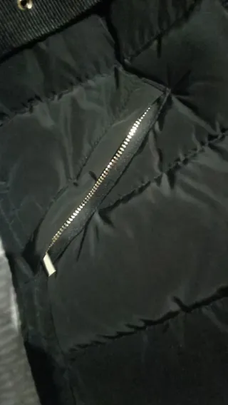 Abrigo Mango Negro Plumas