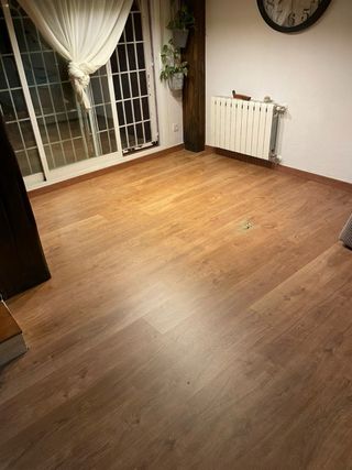 Instalación Tarima Flotante y vinilica rodapies