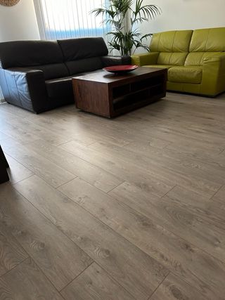 Instalación Tarima Flotante y vinilica rodapies