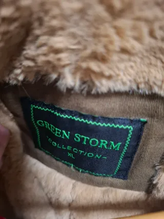 Abrigo marrón con capucha y pelo