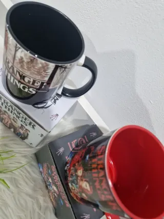 2 Canecas Stranger Things