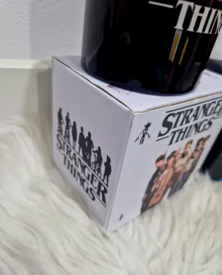 2 Canecas Stranger Things