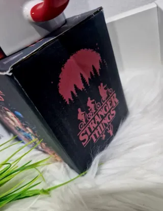 2 Canecas Stranger Things