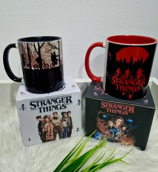 2 Canecas Stranger Things