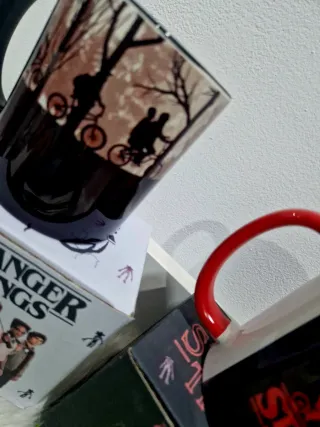 2 Canecas Stranger Things