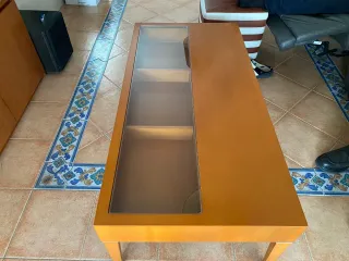 Mesa de centro de madera y cristal
