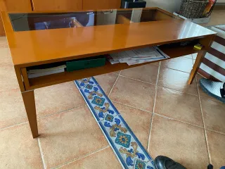 Mesa de centro de madera y cristal