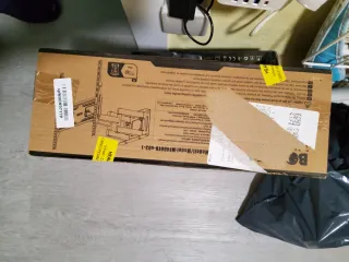 Soporte pared TV sin abrir.