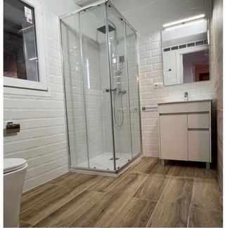 hacemos todo tipo de reformas , baños , cocinas .