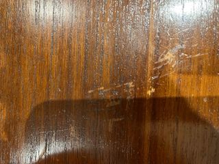 Aparador y espejo de madera