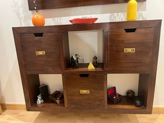 Aparador y espejo de madera