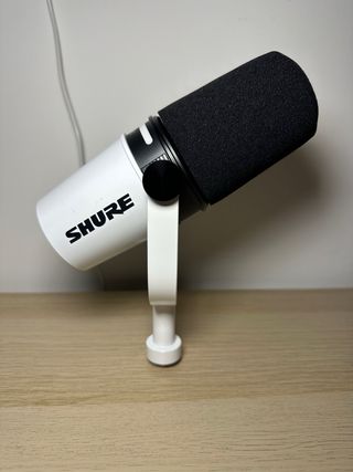 Microfone Shure MV7+ Podcast Branco