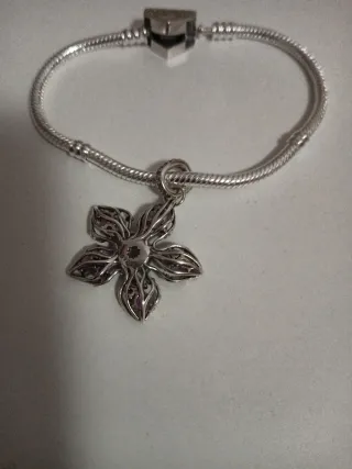 Pulsera Stranger Things Flor Rosa Plata