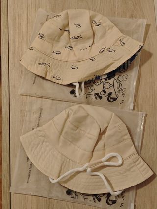 Chapéus de criança com padrão de peixe