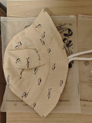 Chapéus de criança com padrão de peixe