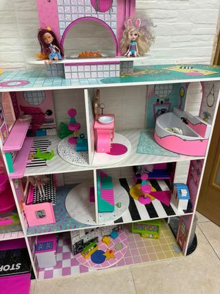 Casita de muñecas en perfecto estado