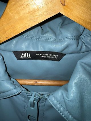 Cazadora efecto piel Zara
