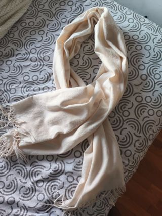 Bufanda beige suave