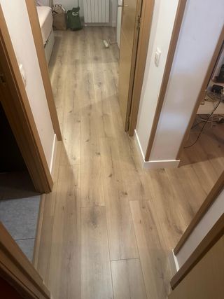 Instalación de tarimas flotante y puertas