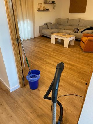 Instalación de tarimas flotante y puertas