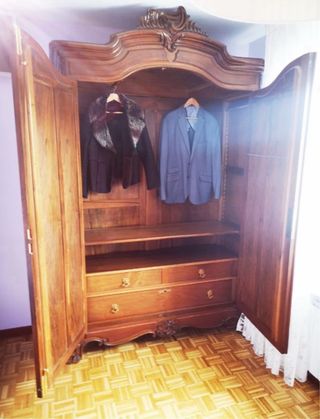 Dormitorio antiguo nogal tallado a mano