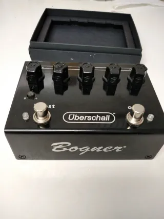 Bogner Überschall, pedal nuevo.