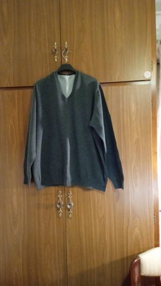 Jersey suéter fino cuello pico gris oscuro hombre