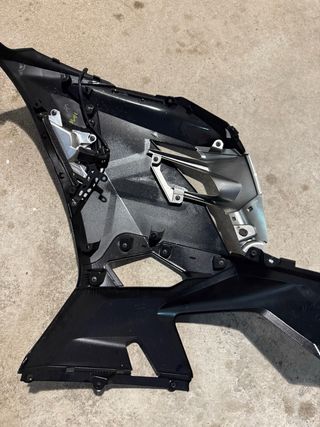 Escape, carenado lateral Kawasaki Z400 2018