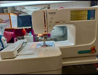 Máquina coser y bordar Brother PE-400D