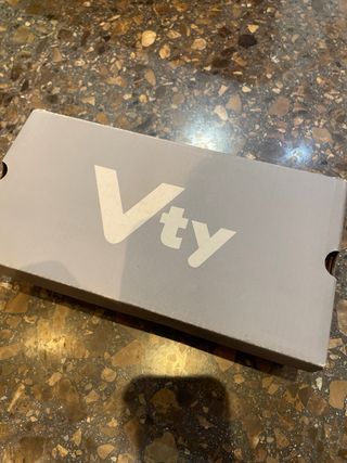 Zapatillas amarillas y blancas