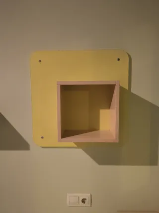 Estanterías madera y verde