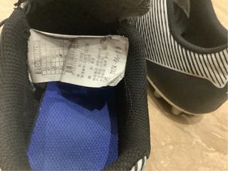 Botas de fútbol negras