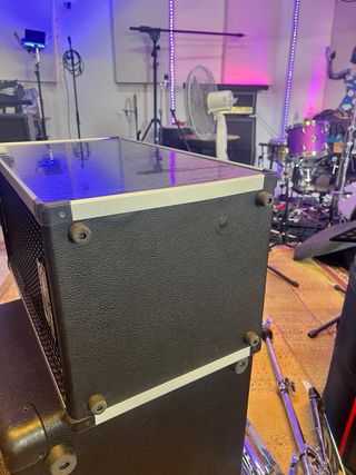 Pantalla Bajo GR Bass AT208