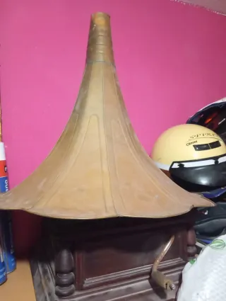 Gramófono antiguo de bocina