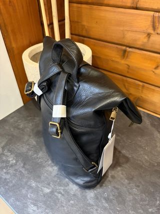 Mochila de piel búfalo negra