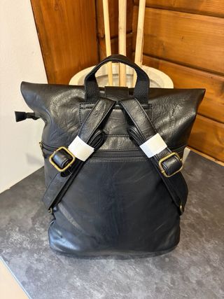 Mochila de piel búfalo negra