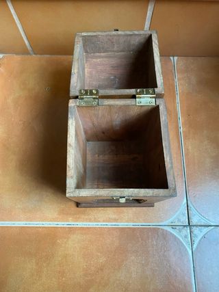 Cofre botellero de madera