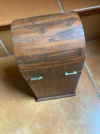 Cofre botellero de madera