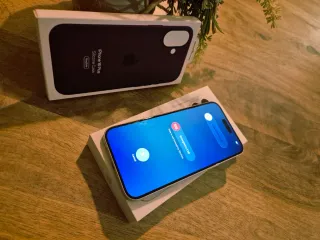 iPhone 16 Plus Blanco + Funda Original