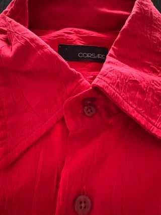 Camisa roja de vestir