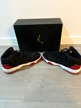 Zapatillas Jordan Max Aura Negras Rojas