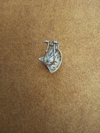 Pendientes antiguos dorados con pedrería