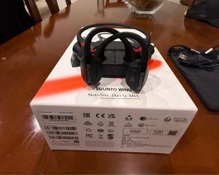 Auriculares Suunto Wing