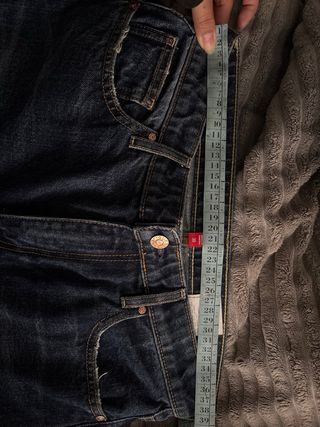 Pantalones vaqueros Guess rectos de mujer.