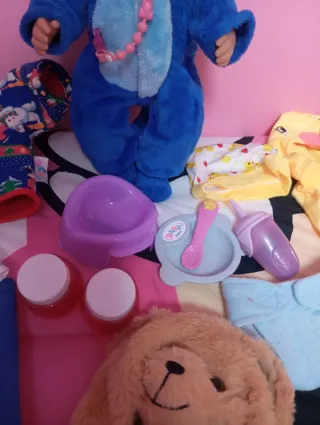 muñeco Baby Born chico con ropa y accesorios